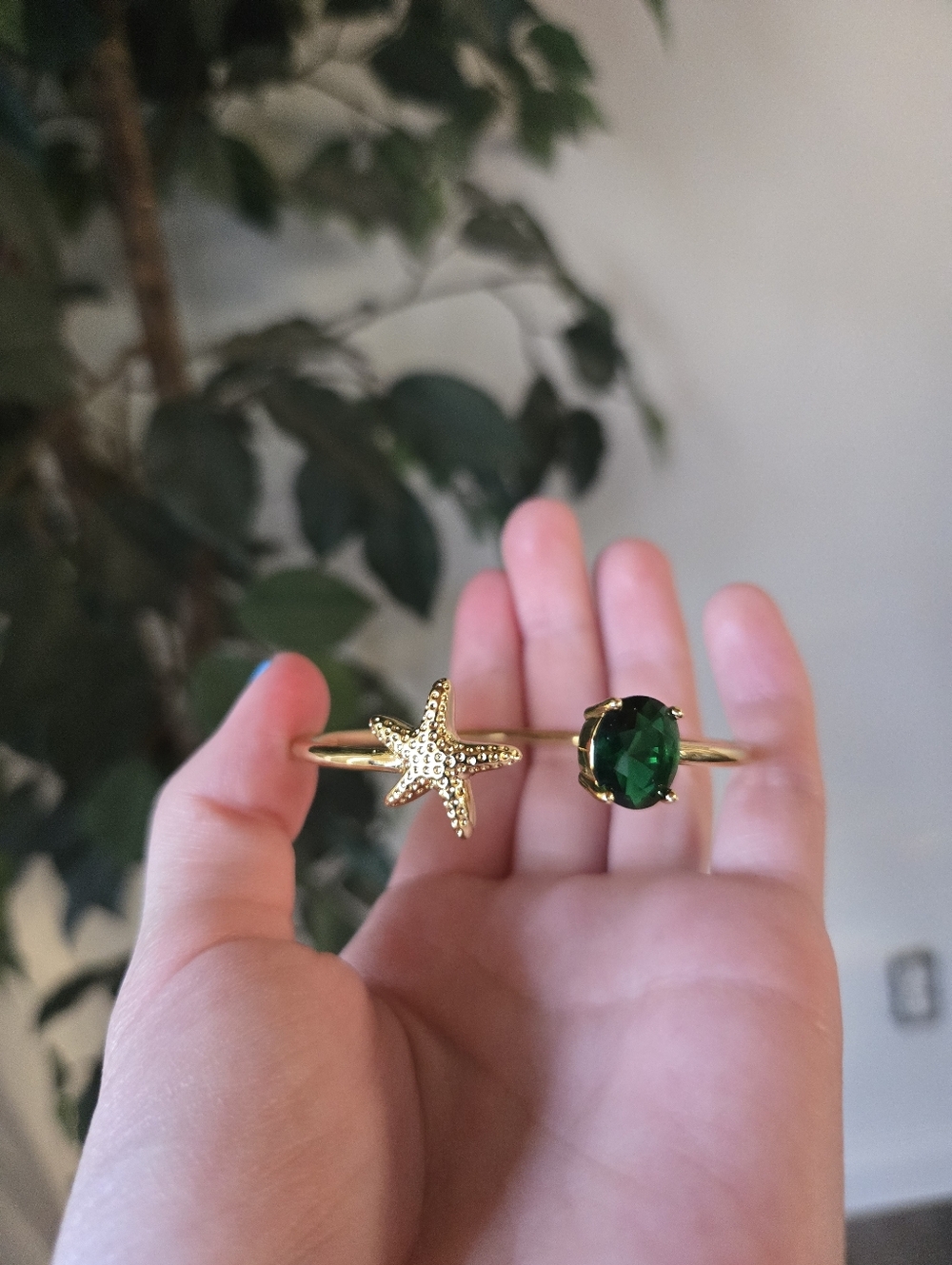 18k Gold Starfish Cuff - Picture 3 of 3